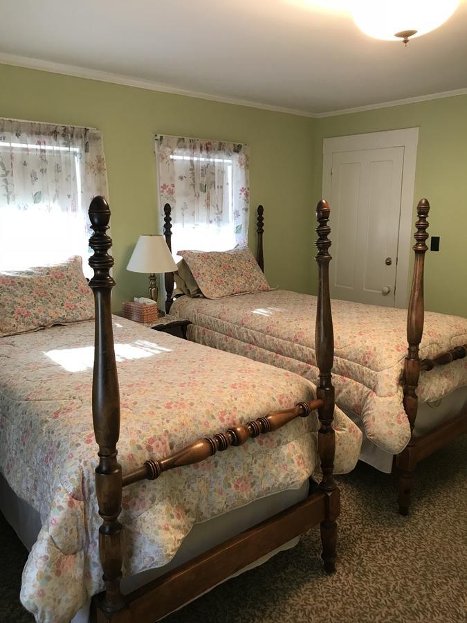 Maple Hill Farm Bed & Breakfast Нью-Лондон Екстер'єр фото
