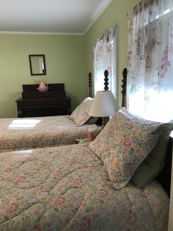 Maple Hill Farm Bed & Breakfast Нью-Лондон Екстер'єр фото